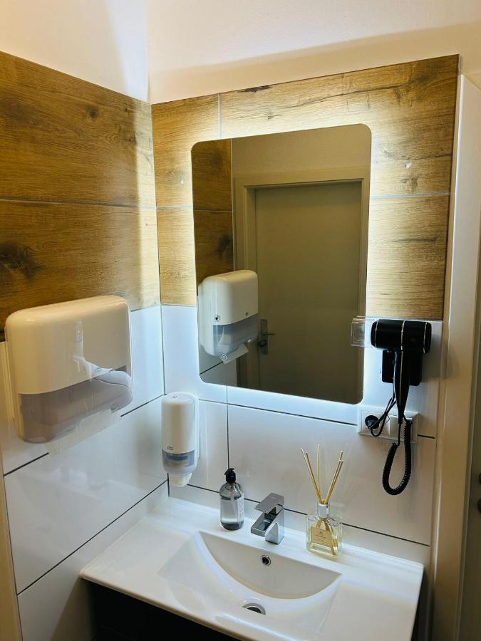 Messe Hv-1 Apartment Dusseldorf Ngoại thất bức ảnh